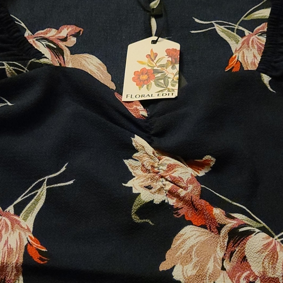 Harve Benard Navy🇺🇲 Floral💐 Top - NWT - Picture 4 of 13